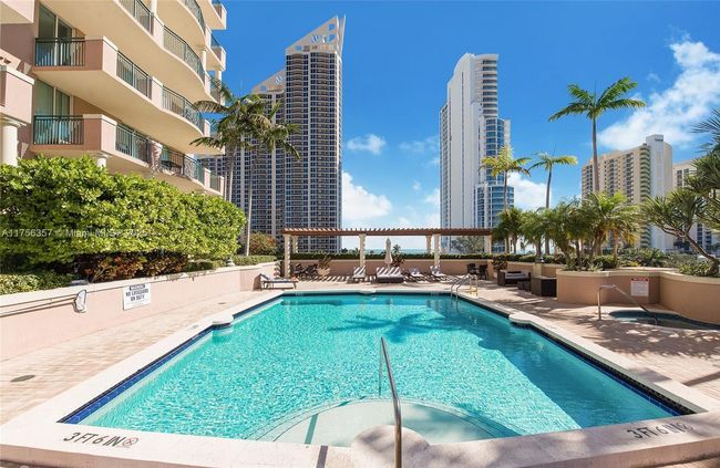 APT-606 - 17555 Atlantic Blvd, Condo with 2 bedrooms, 2 bathrooms and null parking in Sunny Isles Beach FL | Image 22