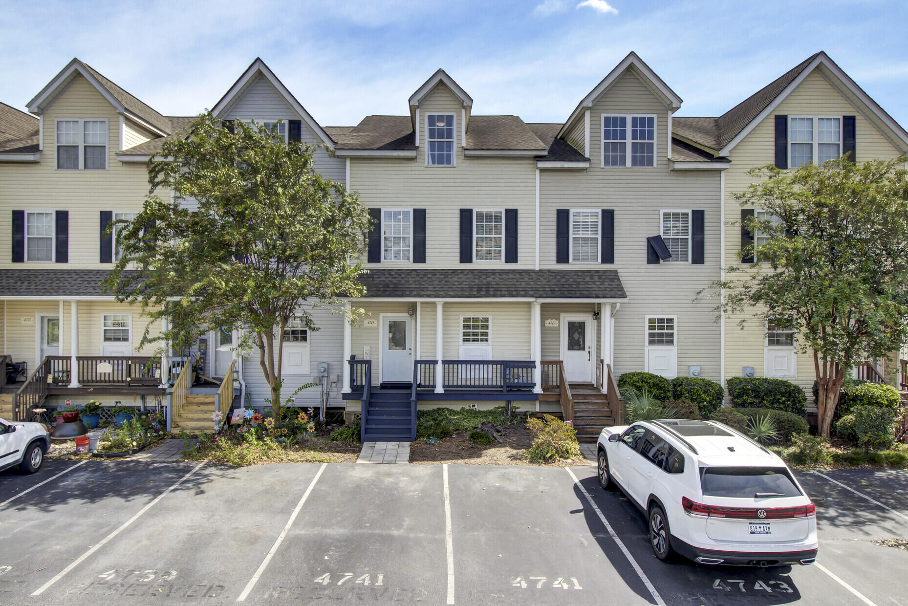 Arco Ln, North Charleston, SC 29418