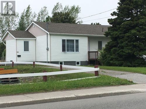 121 Queen St, Stephenville, NL, A2N2N6 | Card Image