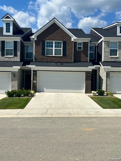 749 Peppermint Dr, Rochester Hills, MI, 48307-4945 | Card Image
