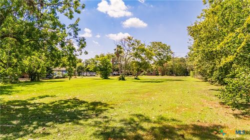 404 8th St, Palacios, TX, 77465-4730 | Card Image