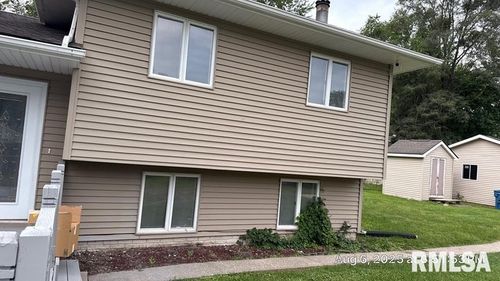 2907 4th Street A, East Moline, IL, 61244-3024 | Card Image