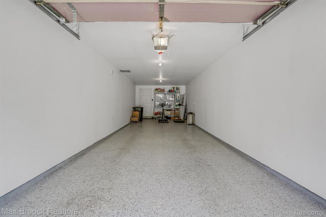 2 Tandem Garage | Image 26