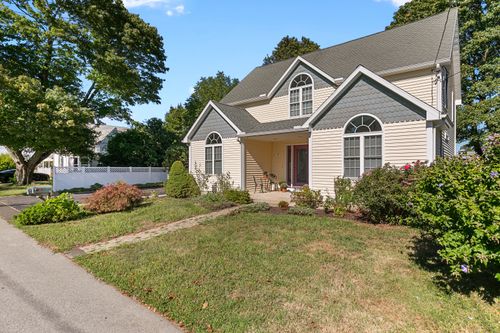 35 York Ave, Niantic, CT, 06357-3215 | Card Image
