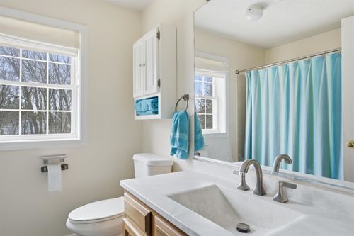 2 Freshwater Ct, Nashua, NH, 03060-4316 | Card Image