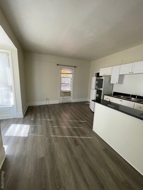 apt-2-91 East St, Oxford, MI, 48371-4987 | Card Image