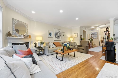 2 Spring Ct, Huntington, NY, 11743-3677 | Card Image