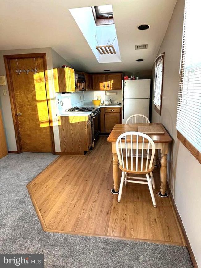 33 - 31 E Logan Ave, Condo with 2 bedrooms, 1 bathrooms and null parking in GLENOLDEN PA | Image 6