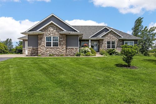 3352 Southridge Dr, Amana, IA, 52203-7900 | Card Image