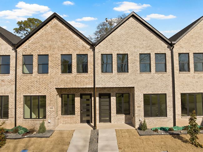 172 W 17 Th St, Townhouse with 3 bedrooms, 3 bathrooms and null parking in Mount Pleasant TX | Image 5