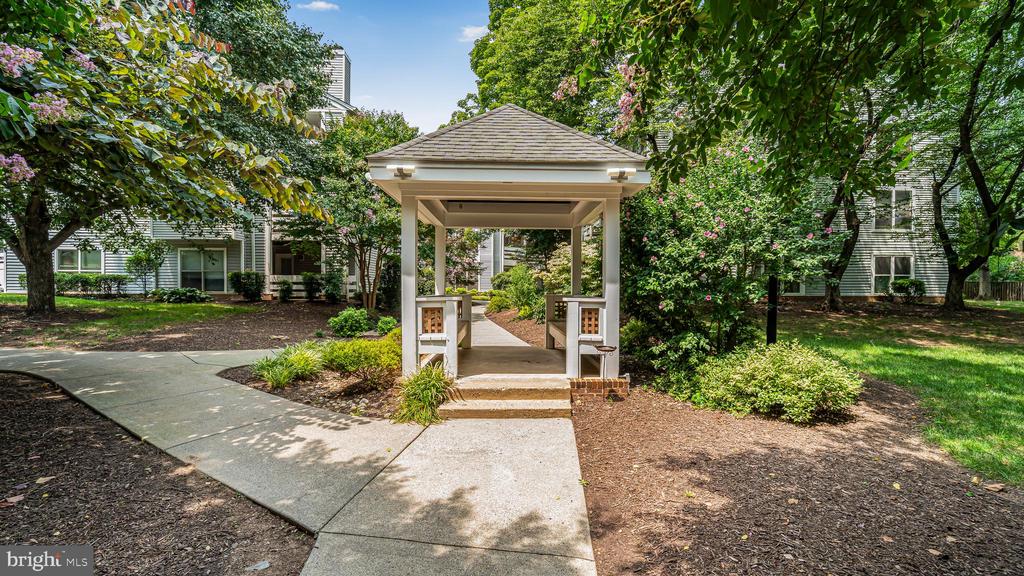 Residential in OAKTON 3