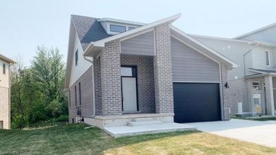 2084 Evans Blvd, House other with 4 bedrooms, 3 bathrooms and 3 parking in London ON | Image 1