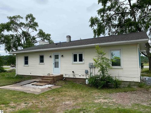 7075 M 72 E, Williamsburg, MI, 49690-9333 | Card Image