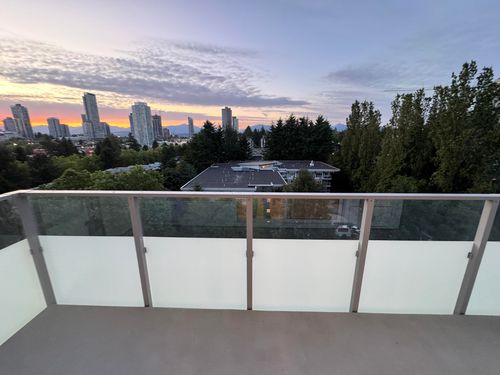 1002-13778 100 Ave, Surrey, BC, V3T0V3 | Card Image