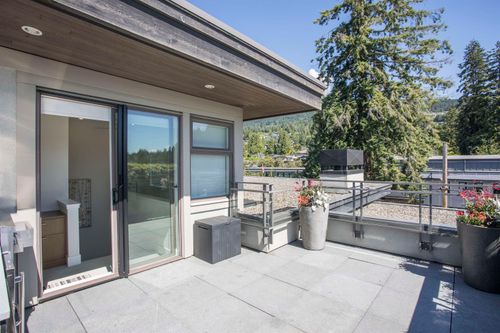 300-2432 Haywood Ave, West Vancouver, BC, V7V1Y1 | Card Image