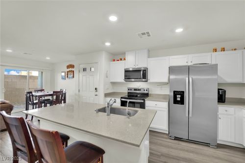 6958 Stafford Hill St, Las Vegas, NV, 89166-6092 | Card Image