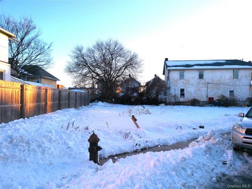 2261 Loretta Rd, Far Rockaway, NY, 11691-2536 | Card Image