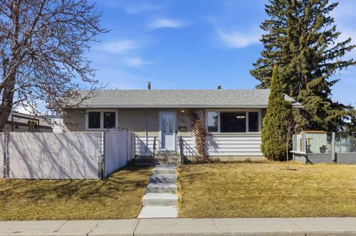827 Forlee Dr Se, Calgary, AB, T2A2E7 | Card Image