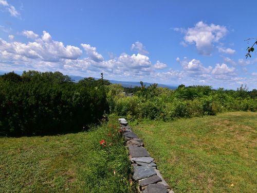 145 Crescent Rd, Burlington, VT, 05401-4122 | Card Image