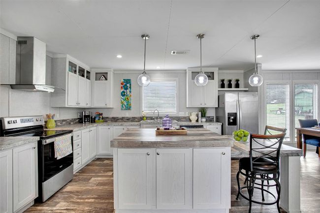 No shortage of storage in this kitchen | Image 10