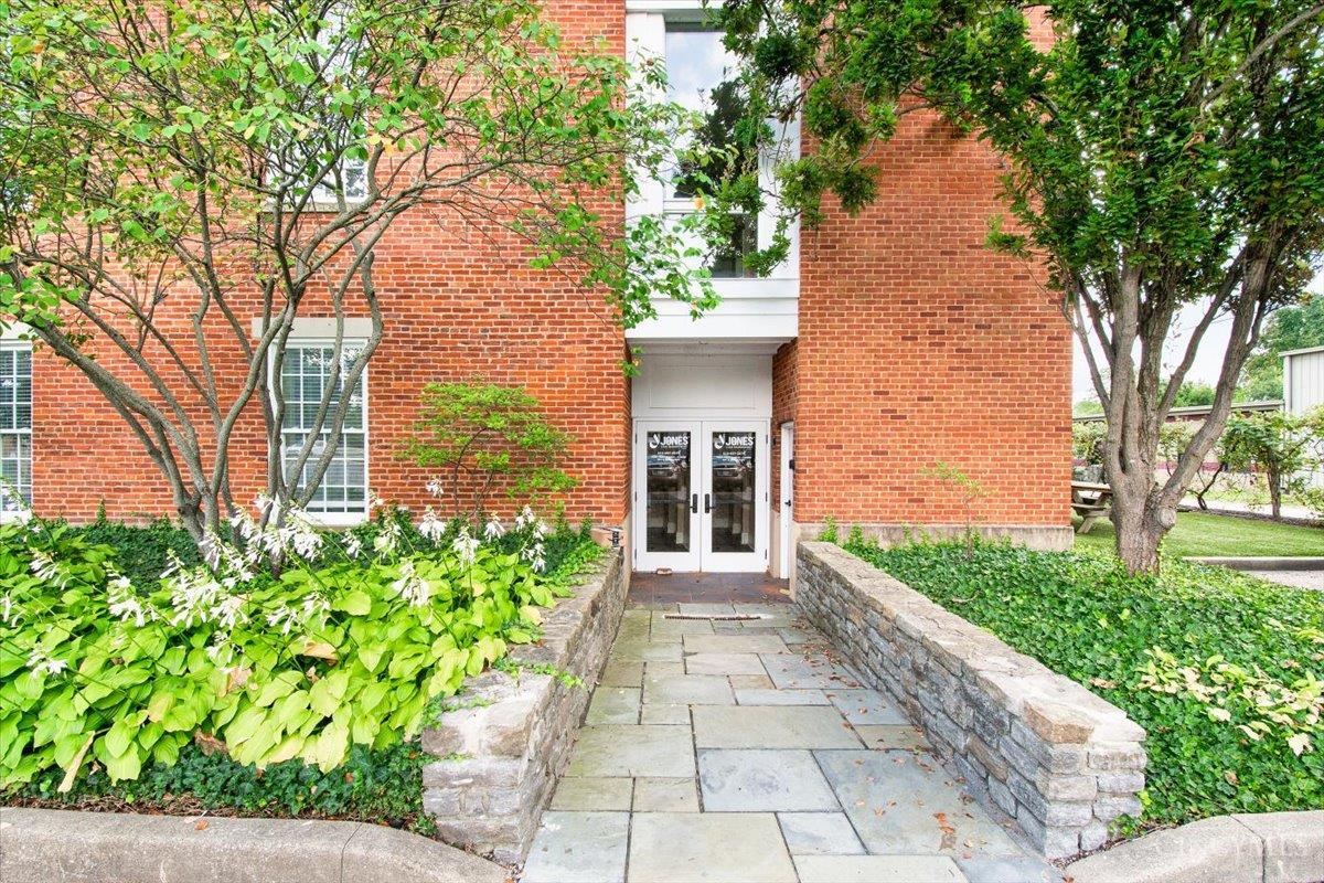 Commercial Sale in Newtown 3