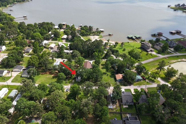 Close proximity to the lake | Image 16