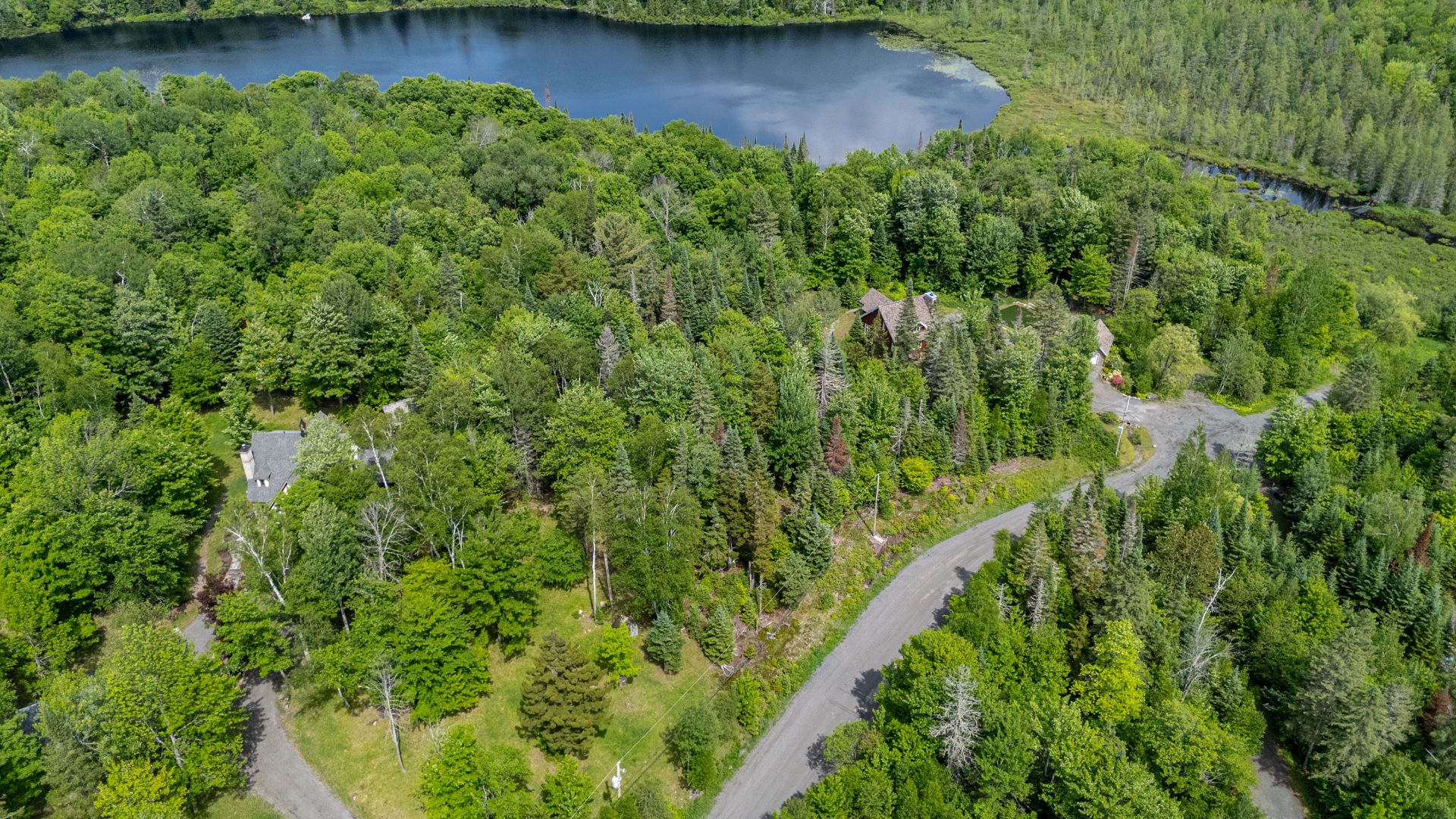 Land in Saint-Sauveur
