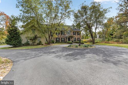 5765 Valley Stream Dr, DOYLESTOWN, PA, 18902-9417 | Card Image