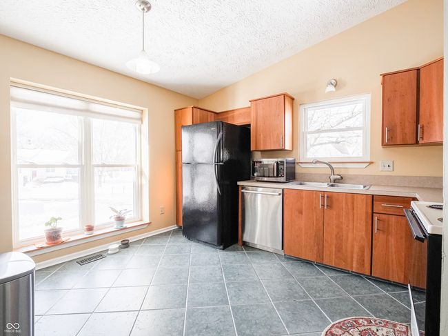 7629 Farm View Cir W, Condo with 2 bedrooms, 2 bathrooms and null parking in Indianapolis IN | Image 14