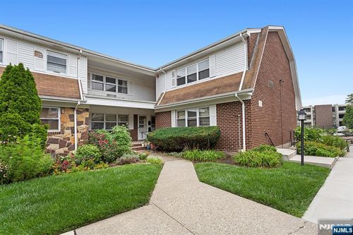 25 River Rd, Nutley, NJ, 07110-3446 | Card Image