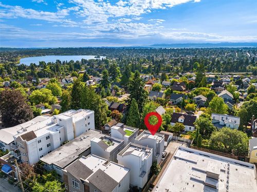 8295 5th Ave Ne, Seattle, WA, 98115-4116 | Card Image