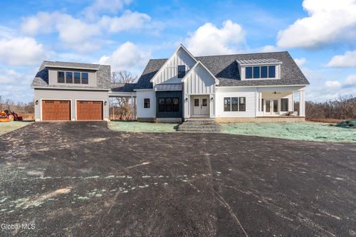 811 Waldens Pond Rd, Albany, NY, 12203-6010 | Card Image