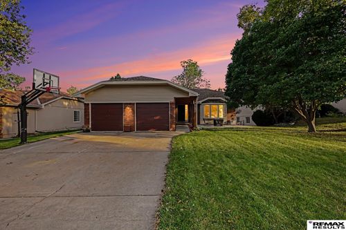 6615 S 92nd Cir, Omaha, NE, 68127-4046 | Card Image