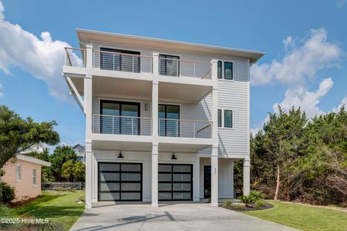 107 Raleigh Ave, Surf City, NC, 28445-9429 | Card Image