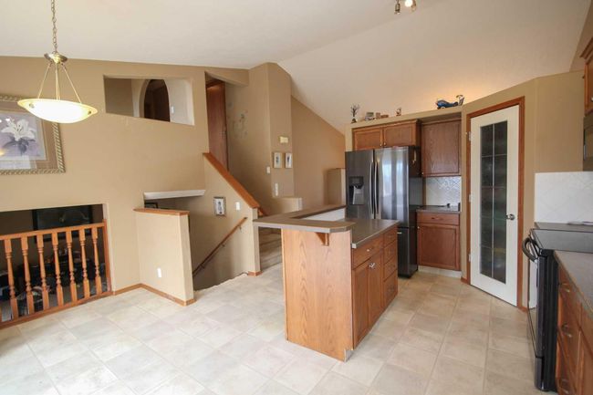 323 Highland Circle, House other with 3 bedrooms, 3 bathrooms and 4 parking in Strathmore AB | Image 8