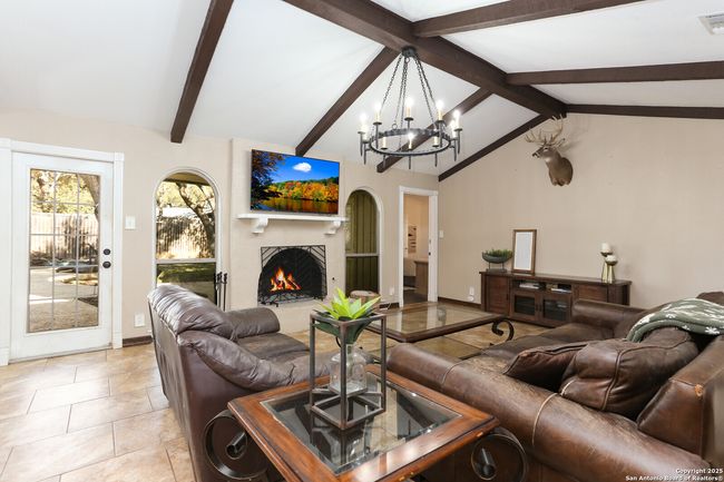 333 Meadowbrook Dr, House other with 3 bedrooms, 2 bathrooms and null parking in Hollywood Park TX | Image 5
