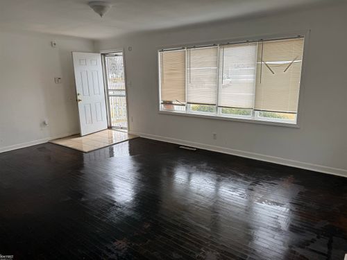 4126 Circle Dr, Flint, MI, 48507-2721 | Card Image