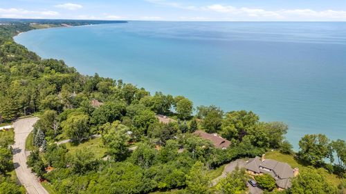 11272 N Lakeview Place, Mequon, WI, 53092 | Card Image