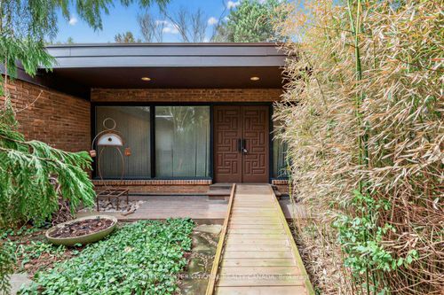 16 Royal Oak Drive, North York, ON, M3C2M2 | Card Image