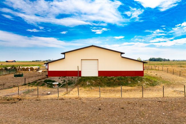rear entrance to barn | Image 10