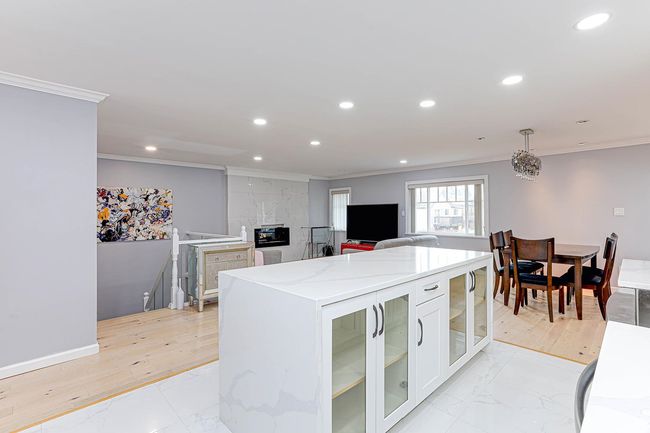 1257 Nestor St, House other with 6 bedrooms, 4 bathrooms and 2 parking in Coquitlam BC | Image 13