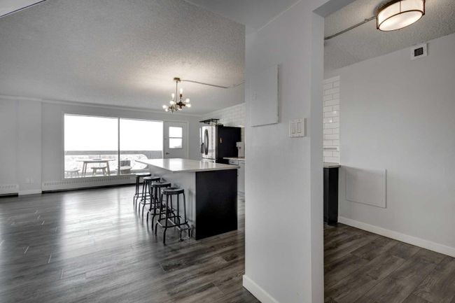 2912 - 221 6 Avenue Se, Home with 2 bedrooms, 1 bathrooms and 2 parking in Calgary AB | Image 14