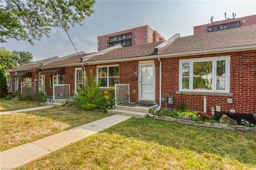 36 Macklin St N, Hamilton, ON, L8S3S1 | Card Image