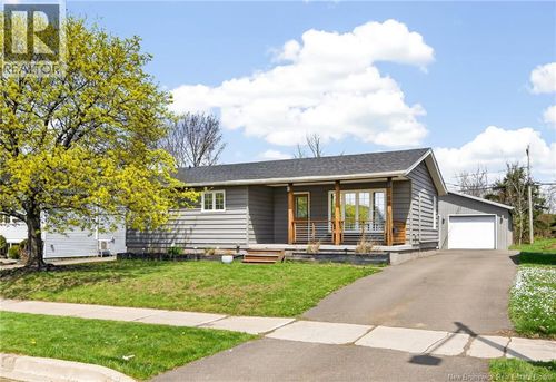 139 Magellan Dr, Moncton, NB, E1A5P3 | Card Image