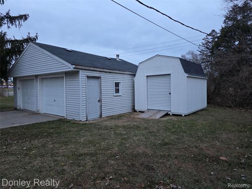 2835 Doyle St, Marlette, MI, 48453-1052 | Card Image