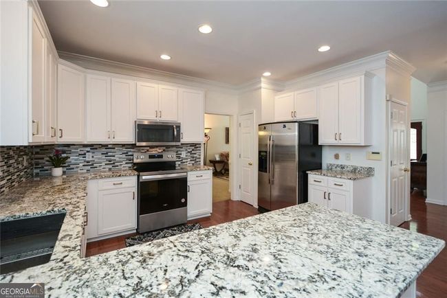 305 Collegiate Dr, House other with 5 bedrooms, 4 bathrooms and 2 parking in Powder Springs GA | Image 9