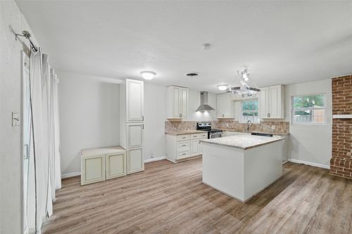 325 Belmont St, Hurst, TX, 76053-6105 | Card Image