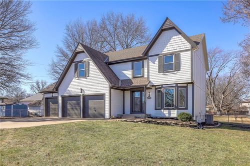 526 S Center St, Gardner, KS, 66030-1412 | Card Image