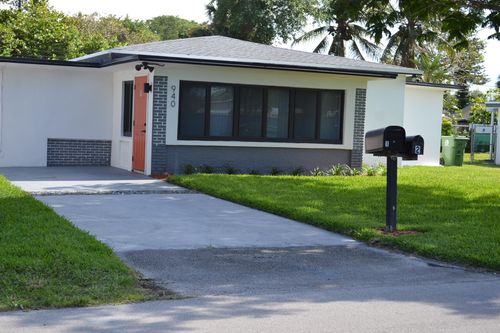 940 Sw 28th St, Fort Lauderdale, FL, 33315-2945 | Card Image