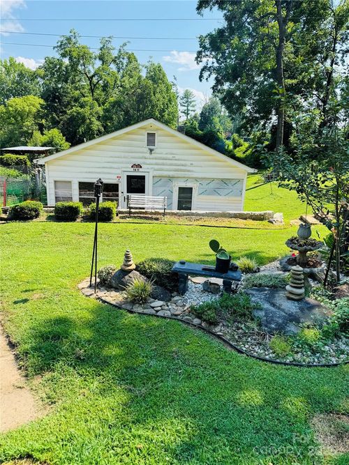 1611 Valwood Pl Ne, Lenoir, NC, 28645-9830 | Card Image